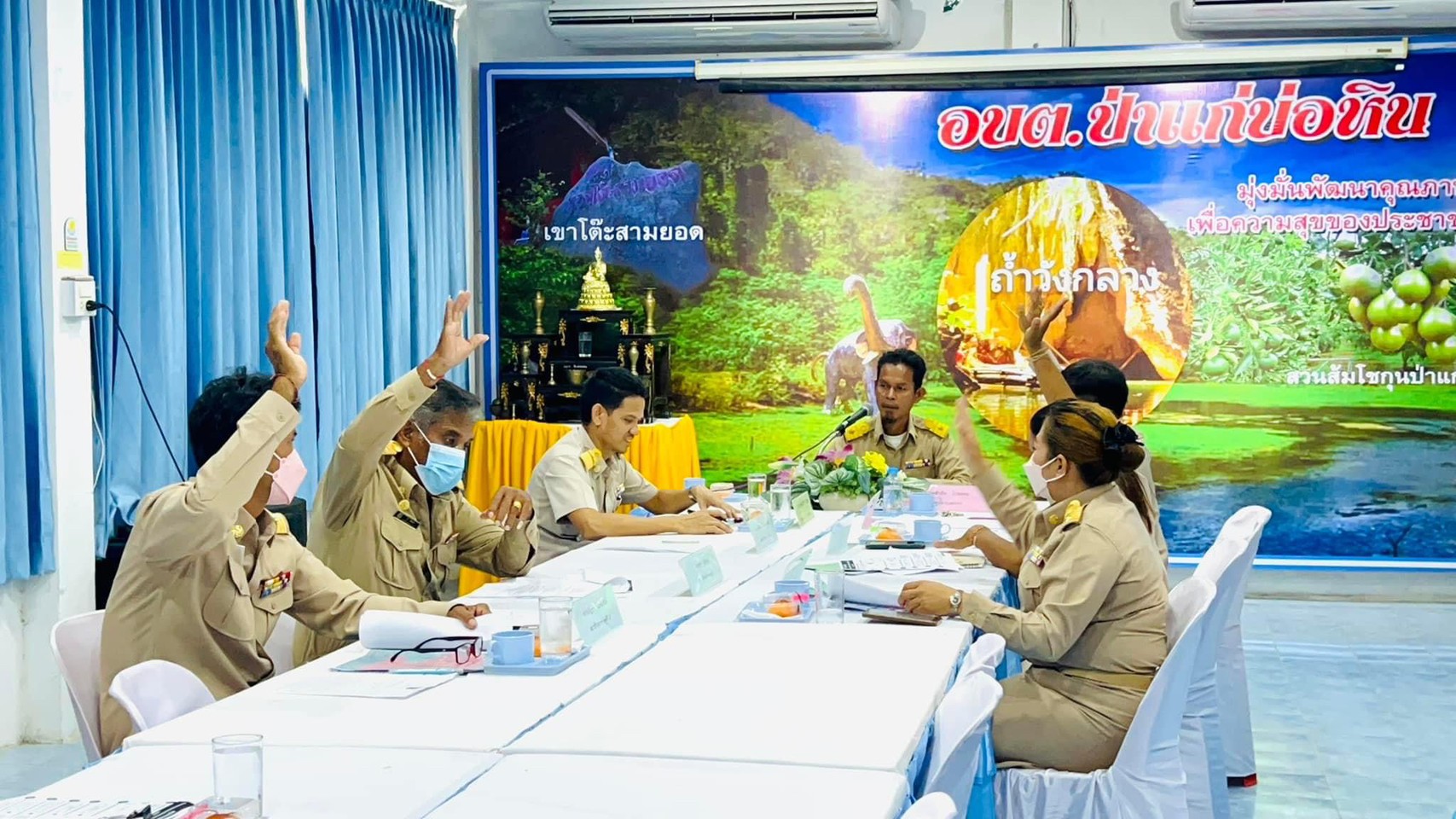 ประชุมสภาองค์การบริหารส่วนตำบลป่าแก่บ่อหิน  สมัยสามัญ สมัยที่ 4 ครั้งที่ 1 ประจำปี2565